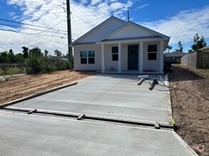 Building Photo - NEWLY CONSTRUCTED - Single-Family House fo...