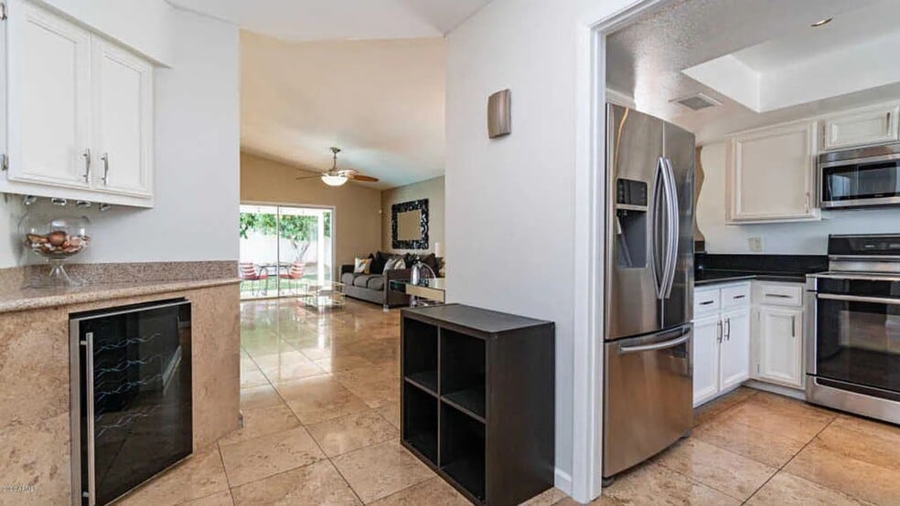 Building Photo - 318 W Sandra Ter