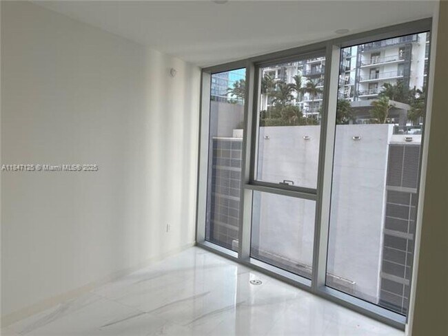 Building Photo - 300 Biscayne Blvd Way