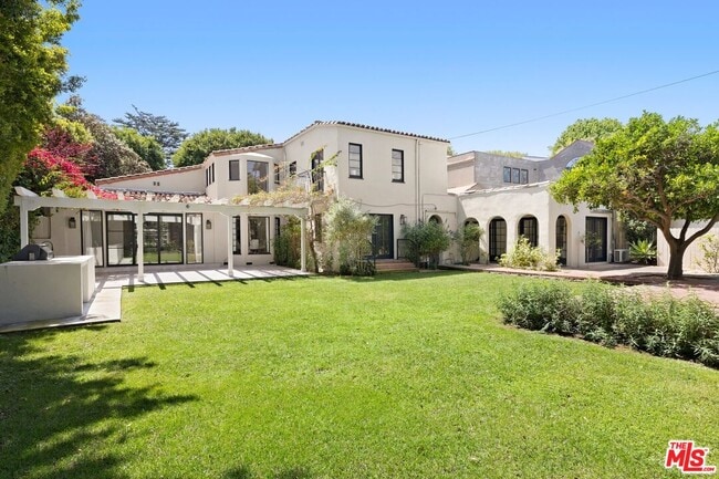 Building Photo - 712 N Rodeo Dr