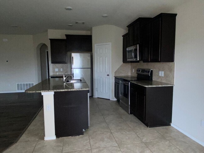 Building Photo - 3 BEDROOM WITH COMMUNITY POOL, BELTON ISD