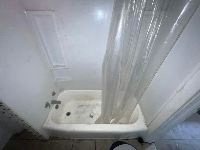 Building Photo - 442 E Lincoln Ave