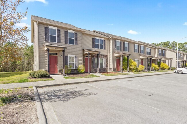 Building Photo - 2BR Townhome Near Camp Lejeune