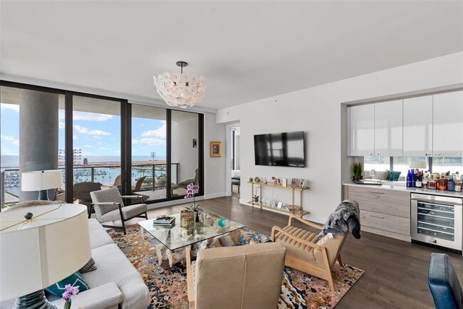 Building Photo - 301 1st St S