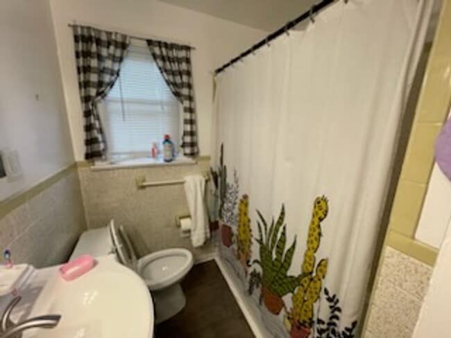 Building Photo - 7305 Harrison Ave