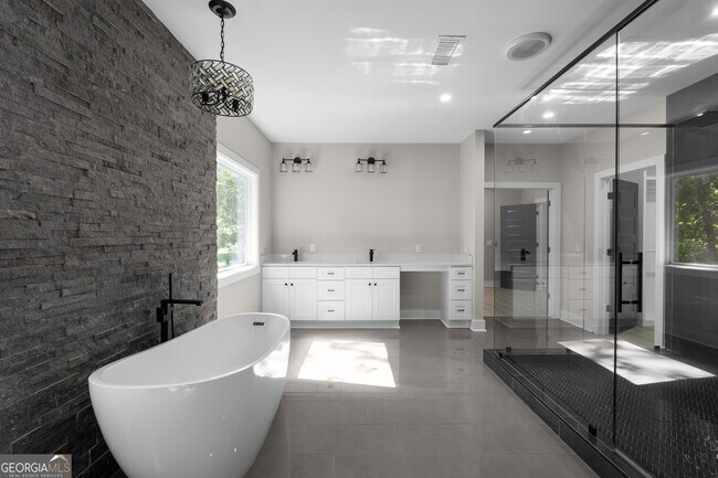 Building Photo - 1331 Diamond Ave SE