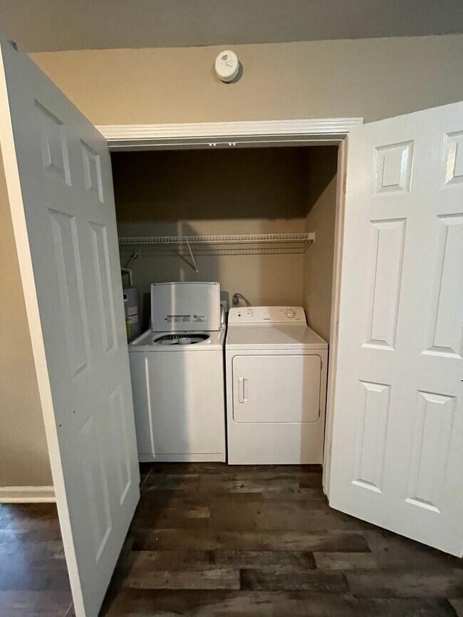 Building Photo - 1006 Northwood Dr