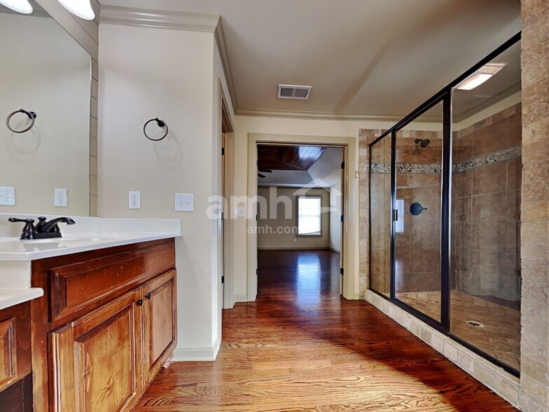 Building Photo - 2315 Well Springs Dr