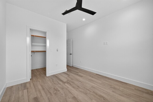 Building Photo - 5027 Willow Glen Dr