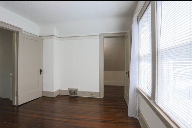 Building Photo - Beautiful 4 Bedroom Home Near Blackstone!