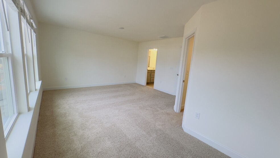 Building Photo - 21 Lavender Ln