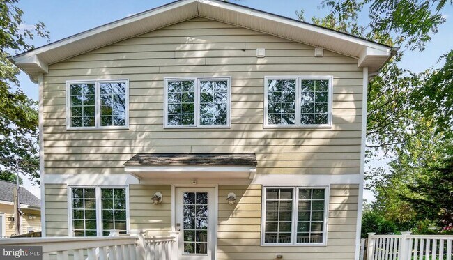 Building Photo - 7732 W Shore Rd