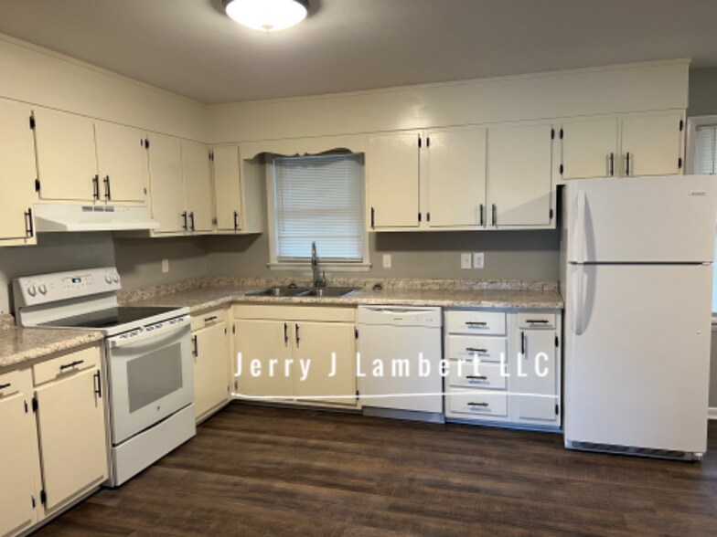 Building Photo - 5330 Maryland Dr