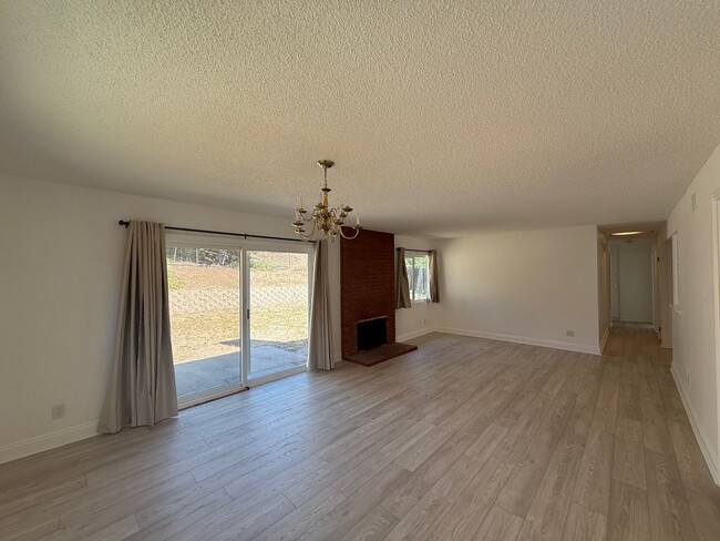 Building Photo - 3B/2BA Home in Rancho Peñasquitos Availabl...
