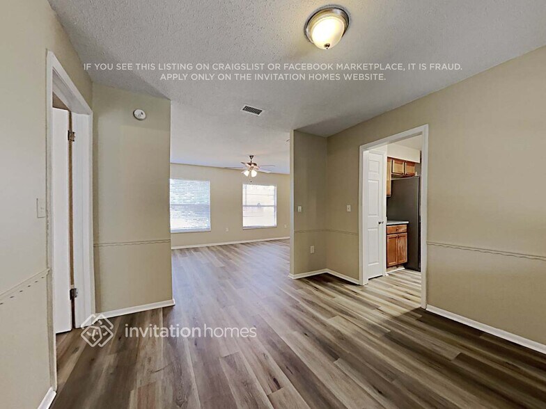 Building Photo - 620 Swallow Dr