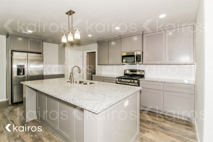 Building Photo - 2704 Daytona Ave