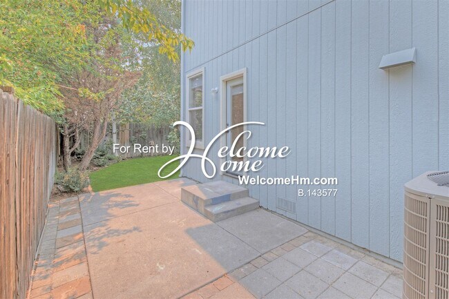 Building Photo - 4698 Hampton Ln