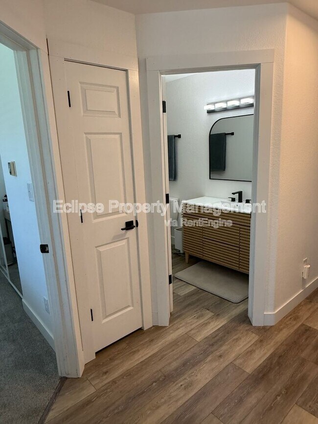 Building Photo - 464 Tara Dr