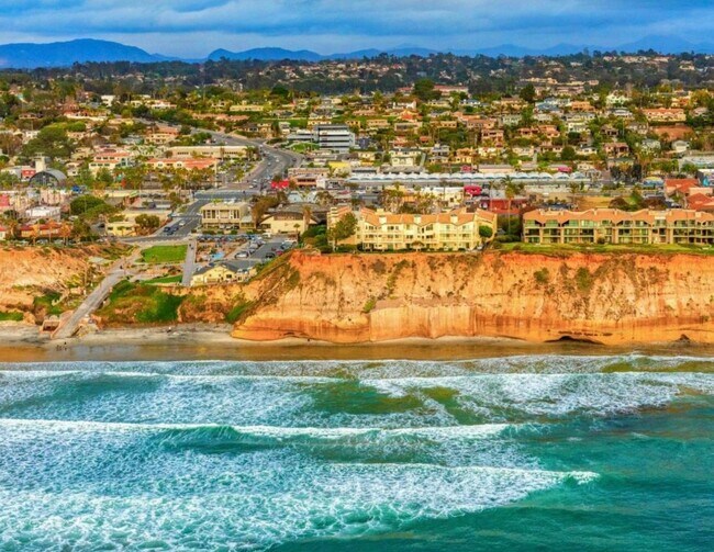 Building Photo - Huge White water condo at Fletcher Cove Solana Beach