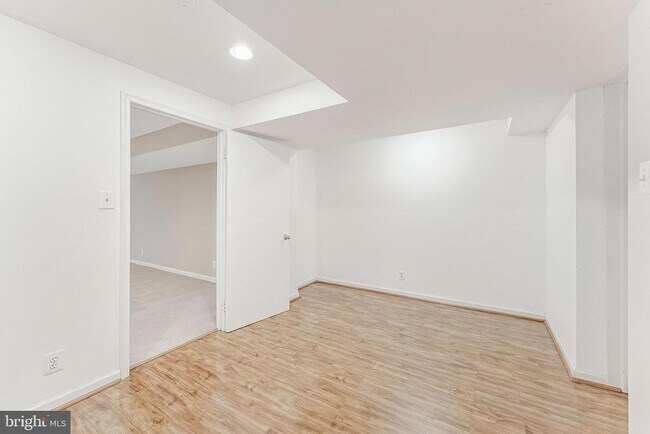 Building Photo - 3867 Chesterbrook Rd