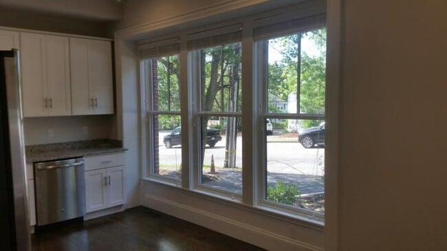 Building Photo - No Brokers Fee, Newton Center Area. 3 Level of Living Space/ central AC, In-Unit Laundry. Parking...