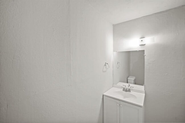 Building Photo - 4403 Trafalgar Dr