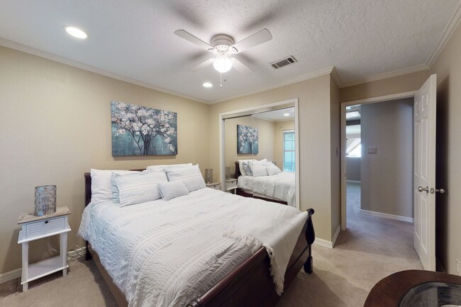 Building Photo - Adorable 3 Bed Townhome Pre-Leasing July 2026!