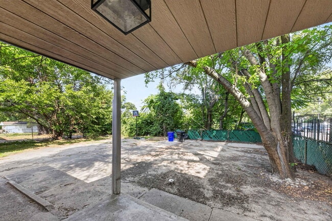 Building Photo - 17136 Birchcrest Dr