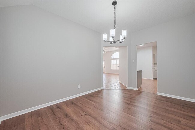 Building Photo - 12230 Hawthorne Hill Cir