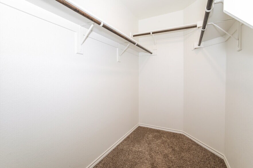 Building Photo - 980 Alton Dr