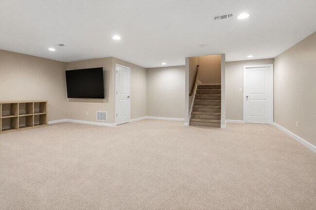 Building Photo - 12 Eckert Dr