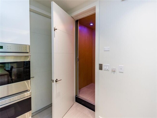 Building Photo - 240 Shore Ct