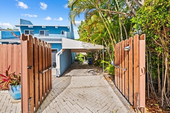 Building Photo - 219 NE 17th Ave