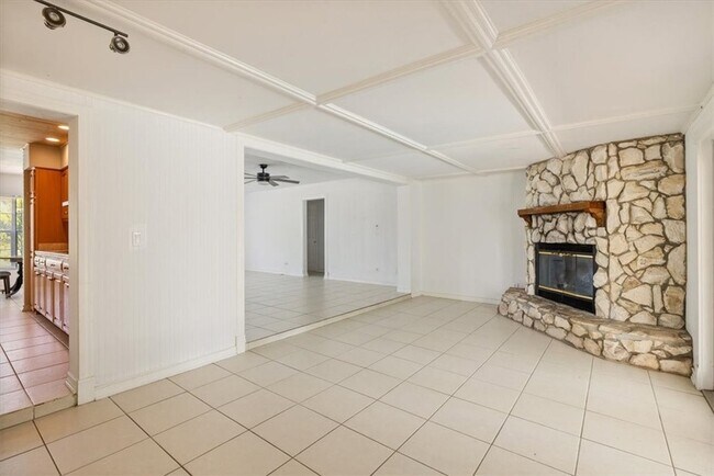Building Photo - 145 18th Ave