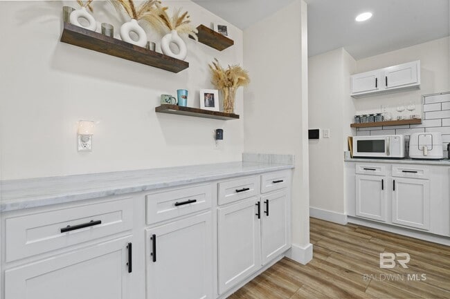 Building Photo - 350 Allison Ct