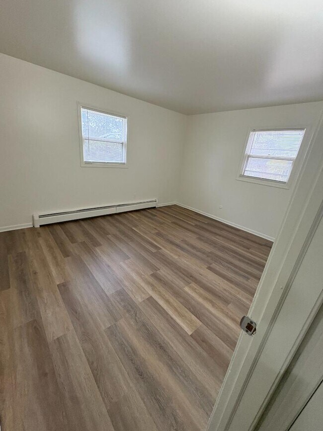 Building Photo - 630 56th St SE