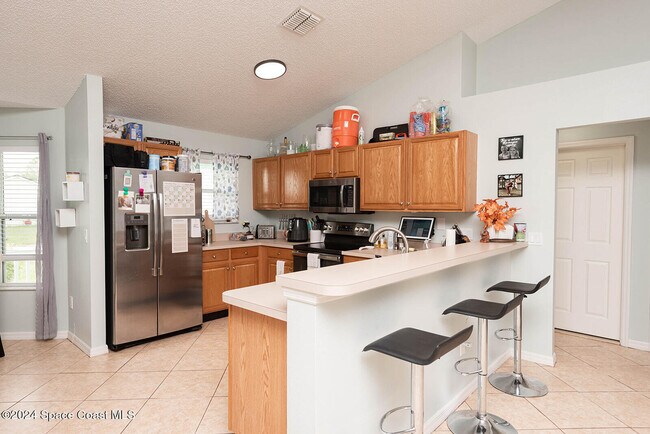 Building Photo - 721 Taluga Ave SE