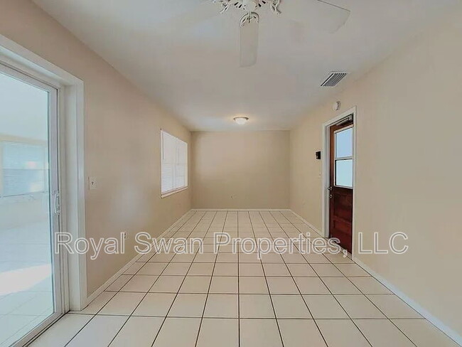 Building Photo - 4035 S Wellington Dr