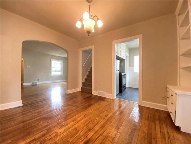 Building Photo - Charming 3 Bedroom 1.5 Bath Home