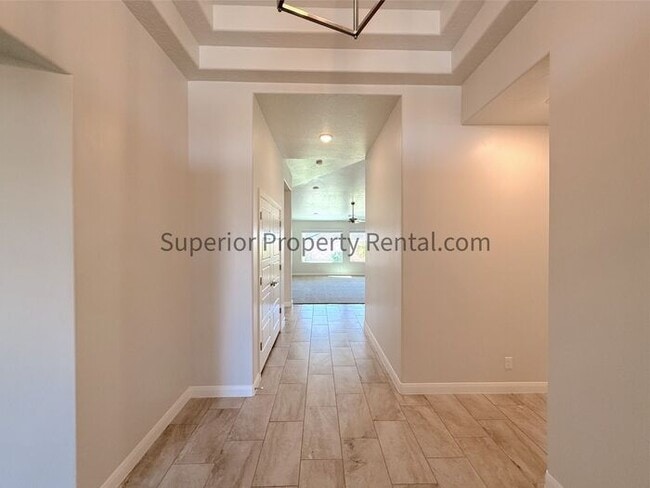 Building Photo - 4 bed, 2 bath home w/2car garage