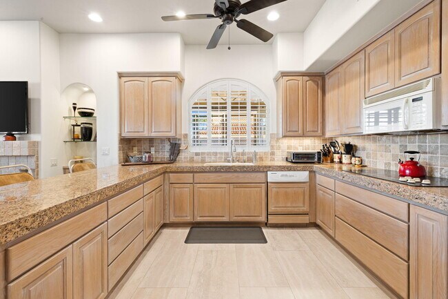 Building Photo - 73110 Calliandra St