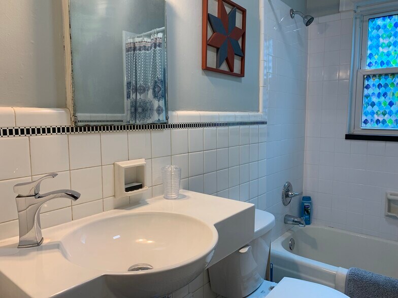 Updated bathroom - 1409 Winburn Dr