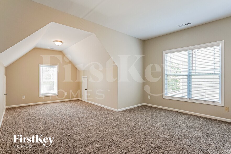 Building Photo - 3253 Groveshire Dr