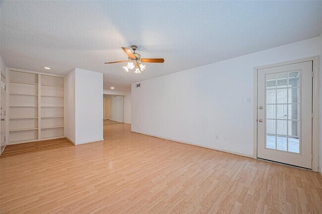 Building Photo - 1311 Antoine Dr