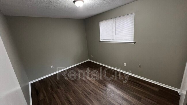 Building Photo - 3648 Rhea Ave