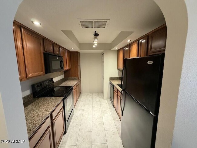 Building Photo - 8500 E Indian School Rd