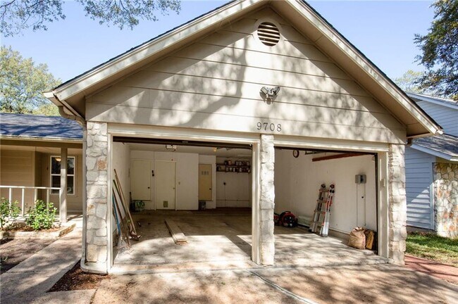 Building Photo - 9708 Moorberry St