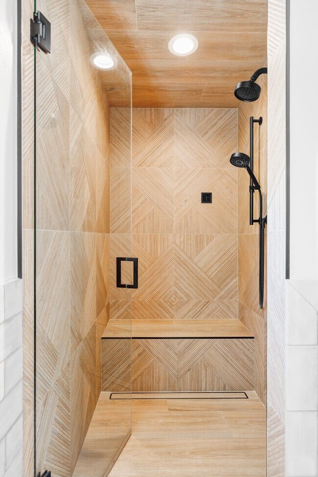 Building Photo - Modern 2 BDR Retreat: Serene Backyard