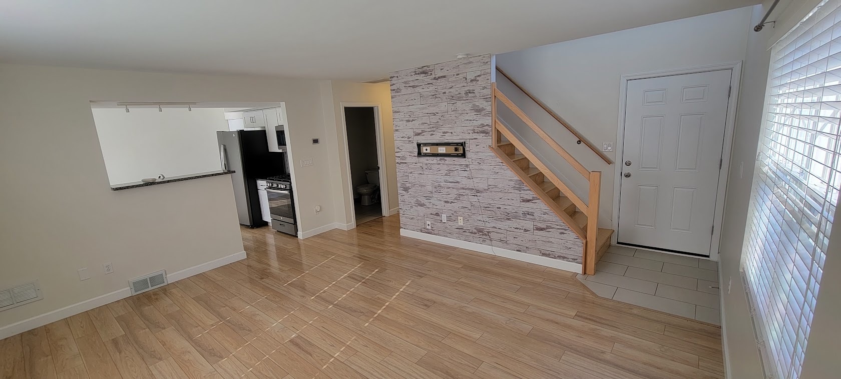 Building Photo - 1643 Dogwood Dr