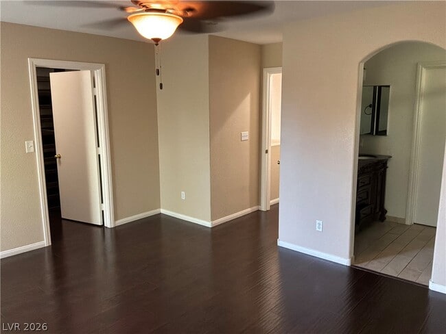 Building Photo - 10021 Calabasas Ave